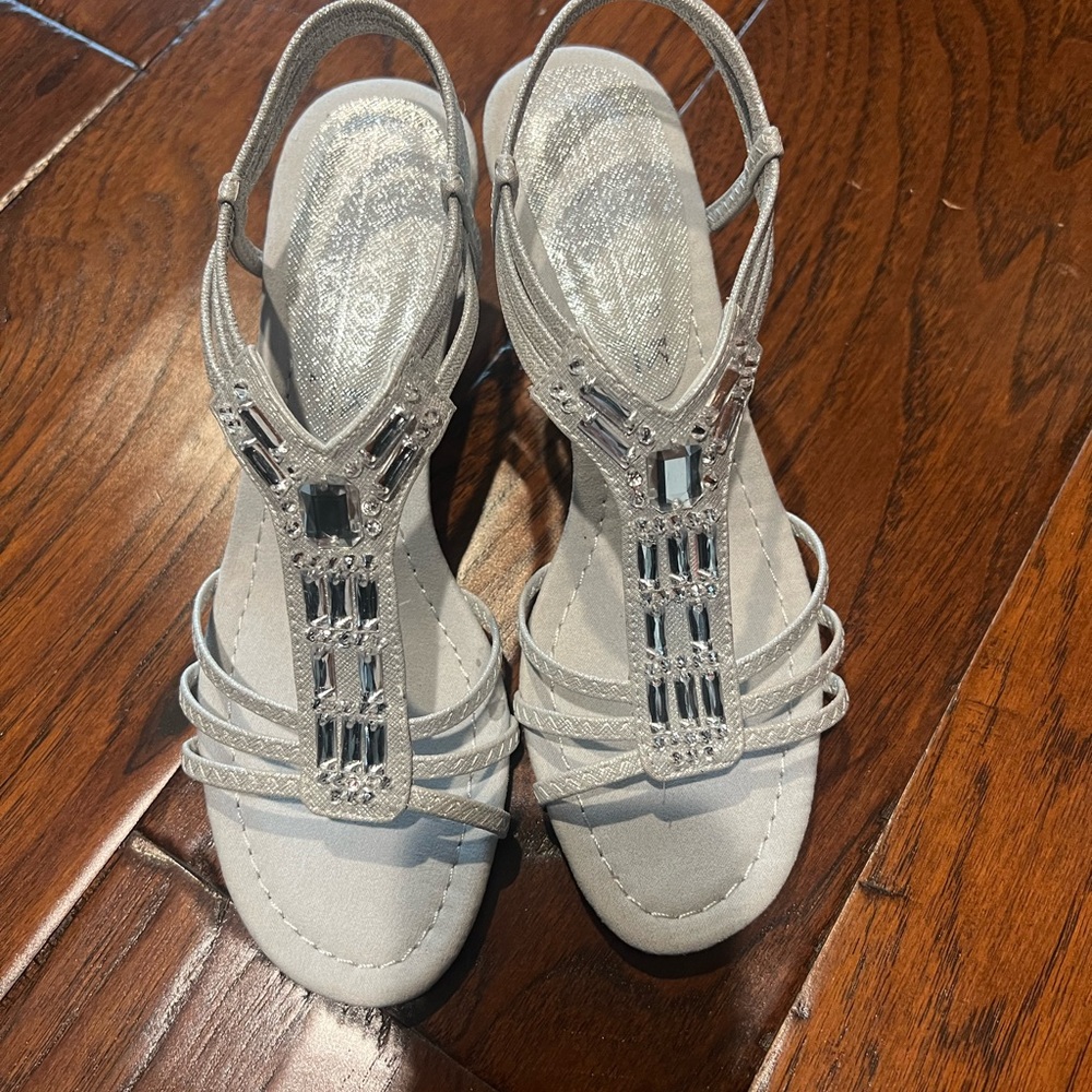 New York Transit Silver Embellished Heels – 7.5M New – Rhinestone Strap. No Box